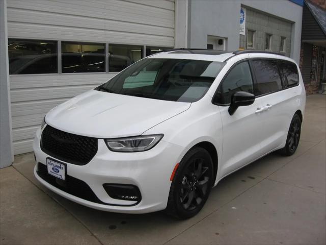 2025 Chrysler Pacifica Limited for sale in Higginsville, MO