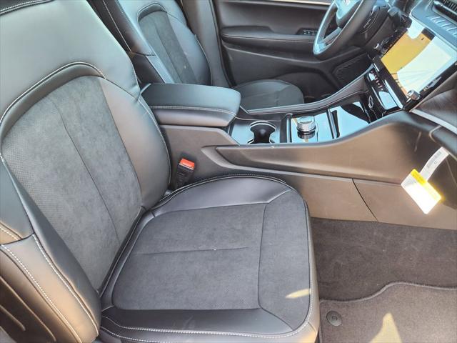 2026 Jeep Grand Cherokee Altitude 4x2