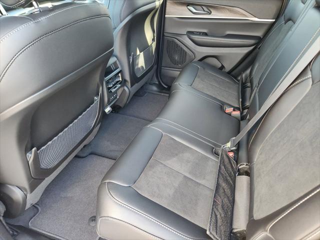 2026 Jeep Grand Cherokee Altitude 4x2