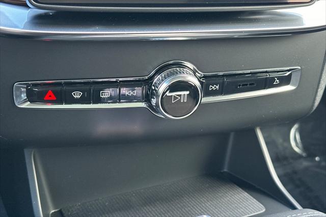 2026 Volvo XC90 Plus, B5 AWD Gas (mild hybrid), Gasoline, Bright, 7 Seats