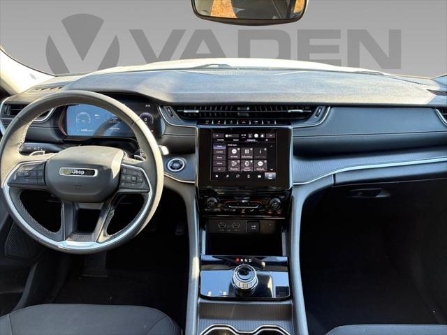 2023 Jeep Grand Cherokee L Laredo 4x4