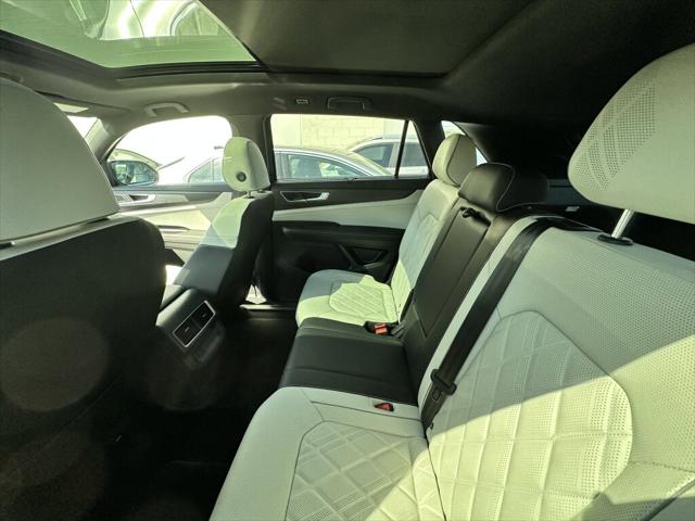 2025 Volkswagen Atlas Cross Sport 2.0T SEL Premium R-Line