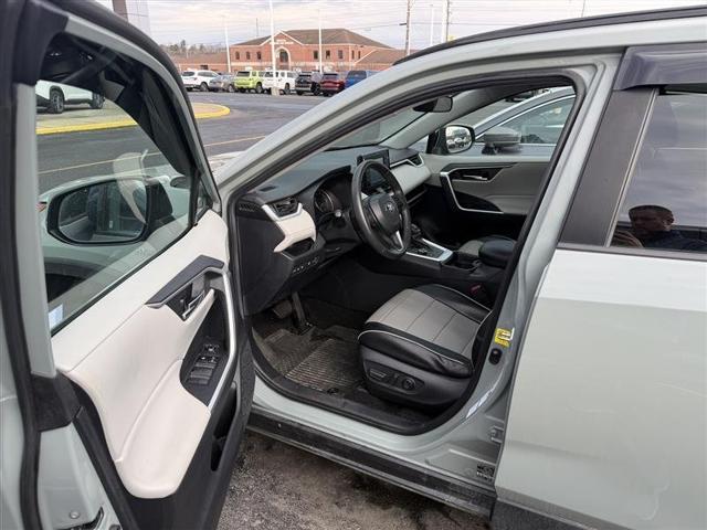 2020 Toyota RAV4 Hybrid XLE