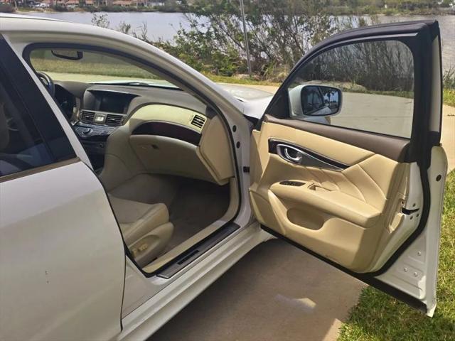 2012 INFINITI M37 M37