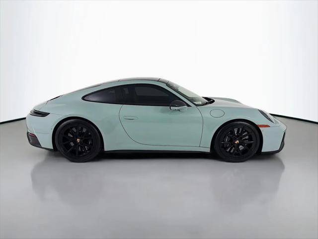 2025 Porsche 911 Carrera 4 GTS