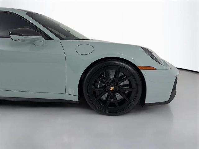 2025 Porsche 911 Carrera 4 GTS