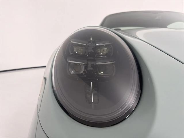 2025 Porsche 911 Carrera 4 GTS