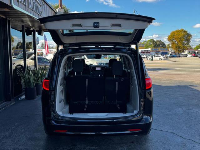2024 Chrysler Voyager LX