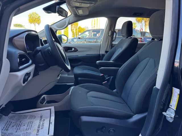 2024 Chrysler Voyager LX