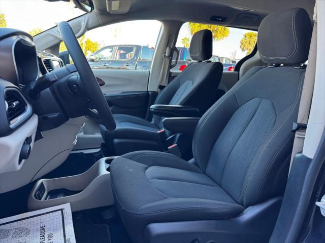 2024 Chrysler Voyager LX