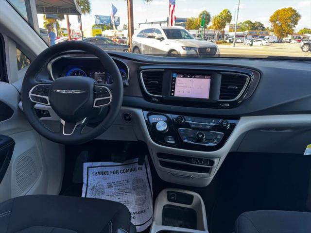 2024 Chrysler Voyager LX