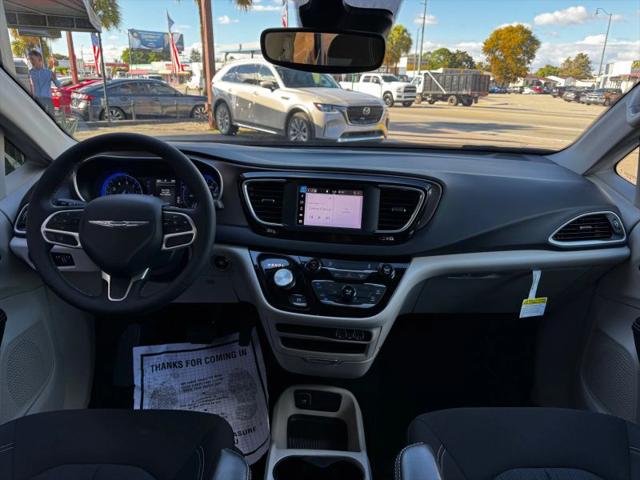 2024 Chrysler Voyager LX