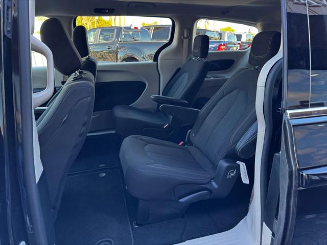2024 Chrysler Voyager LX