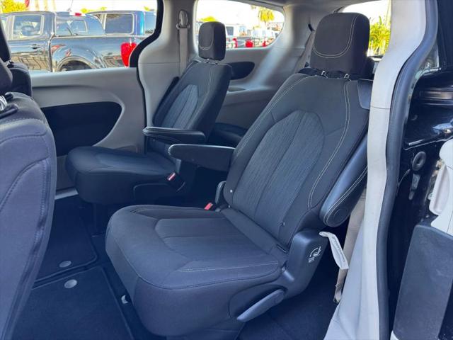 2024 Chrysler Voyager LX
