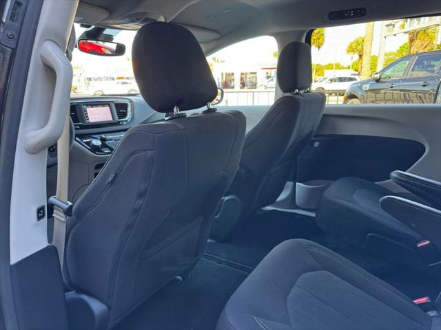 2024 Chrysler Voyager LX