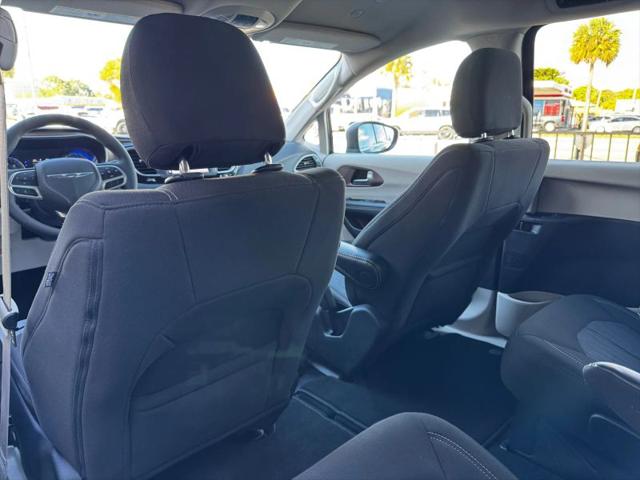2024 Chrysler Voyager LX