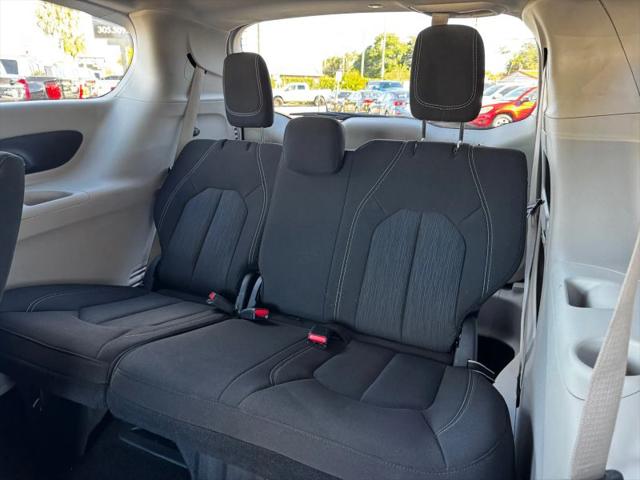 2024 Chrysler Voyager LX