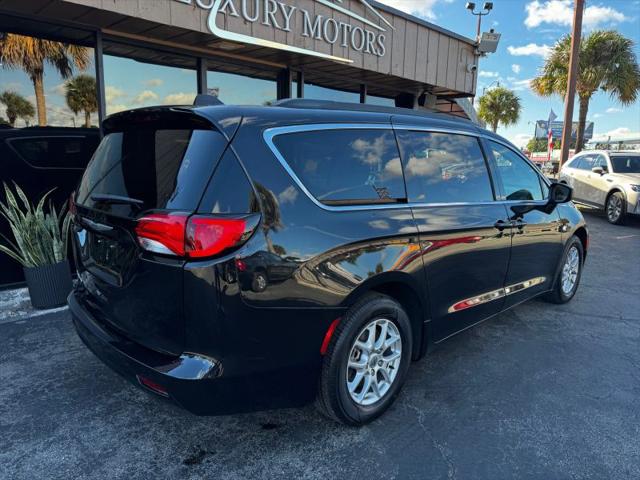 2024 Chrysler Voyager LX