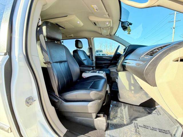 2016 Chrysler Town & Country Touring