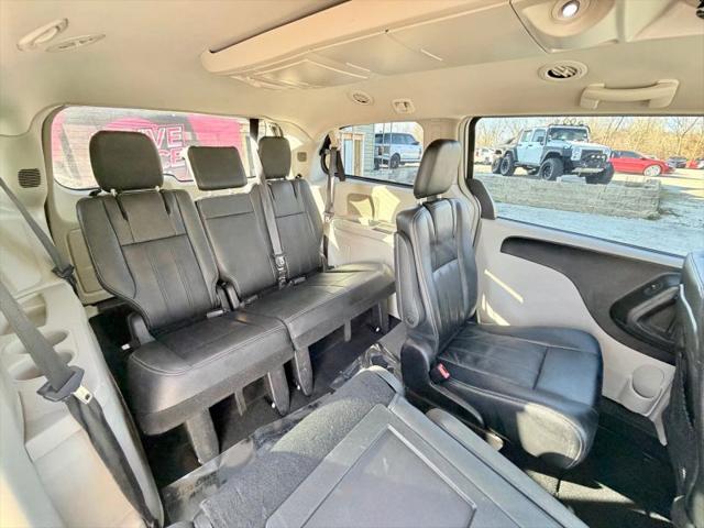 2016 Chrysler Town & Country Touring