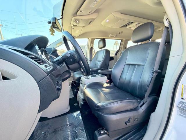 2016 Chrysler Town & Country Touring