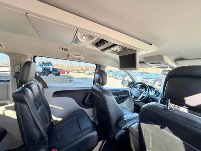 2016 Chrysler Town & Country Touring