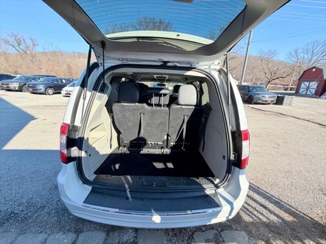 2016 Chrysler Town & Country Touring