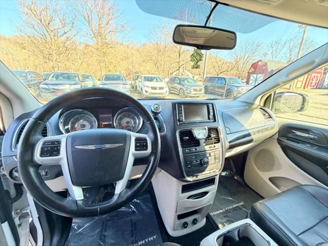 2016 Chrysler Town & Country Touring