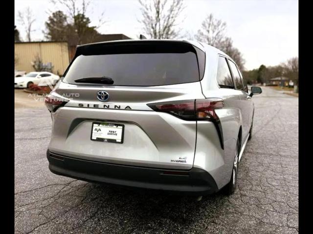 2024 Toyota Sienna LE