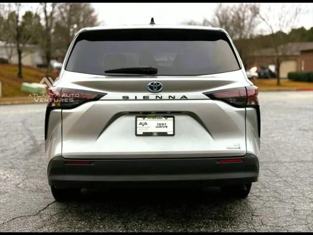 2024 Toyota Sienna LE