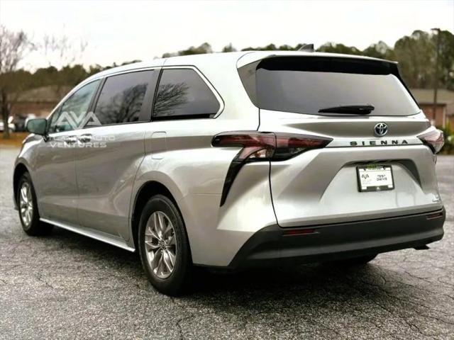 2024 Toyota Sienna LE