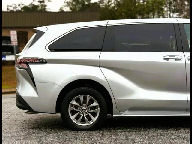 2024 Toyota Sienna LE