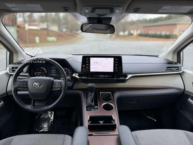 2024 Toyota Sienna LE