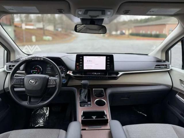 2024 Toyota Sienna LE