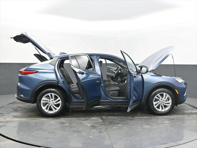 2026 Buick NV Preferred FWD
