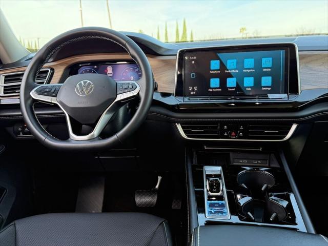 2026 Volkswagen Atlas SE with Technology