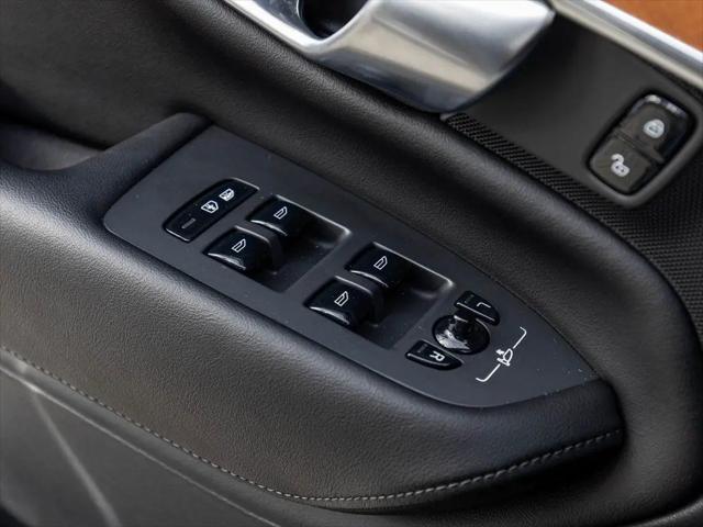 2024 Volvo XC90 B6 Plus Bright Theme 7-Seater