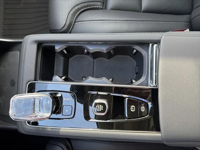 2026 Volvo XC90 Ultra, B6 AWD Gas (mild hybrid), Gasoline, Bright, 7 Seats