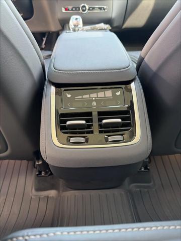 2026 Volvo XC90 Ultra, B6 AWD Gas (mild hybrid), Gasoline, Bright, 7 Seats