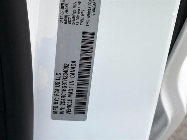 2026 Chrysler Pacifica Select