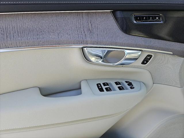 2026 Volvo XC90 Ultra Dark Theme, B6 AWD Gas (mild hybrid), Gasoline, 7 Seats