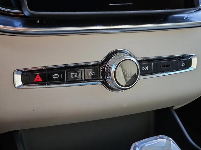 2026 Volvo XC90 Ultra Dark Theme, B6 AWD Gas (mild hybrid), Gasoline, 7 Seats