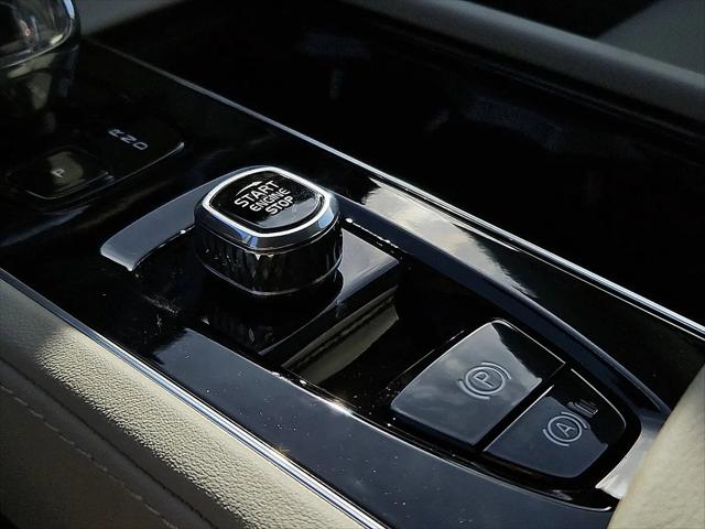 2026 Volvo XC90 Ultra Dark Theme, B6 AWD Gas (mild hybrid), Gasoline, 7 Seats