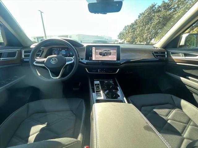 2026 Volkswagen Atlas SE with Technology