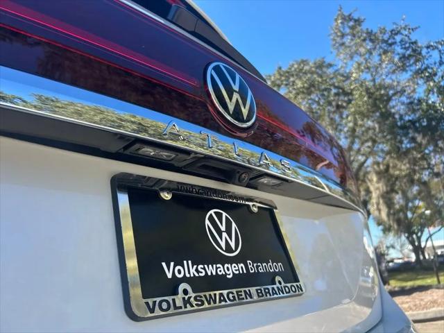 2026 Volkswagen Atlas SE with Technology