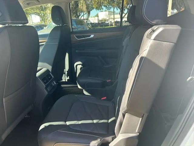2026 Volkswagen Atlas SE with Technology