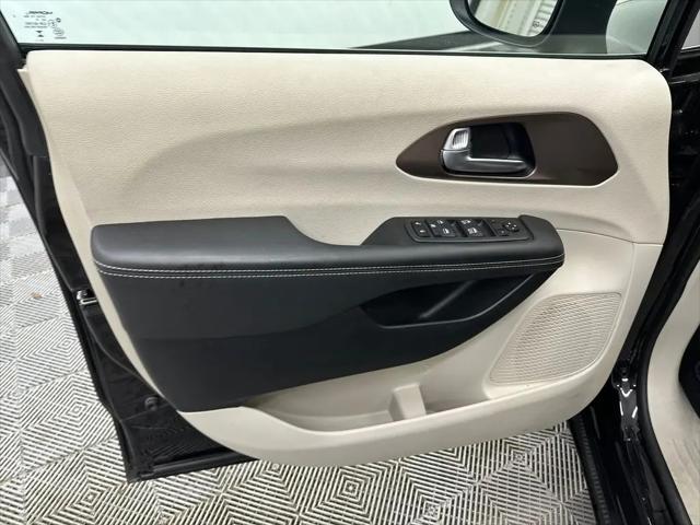 2024 Chrysler Voyager LX