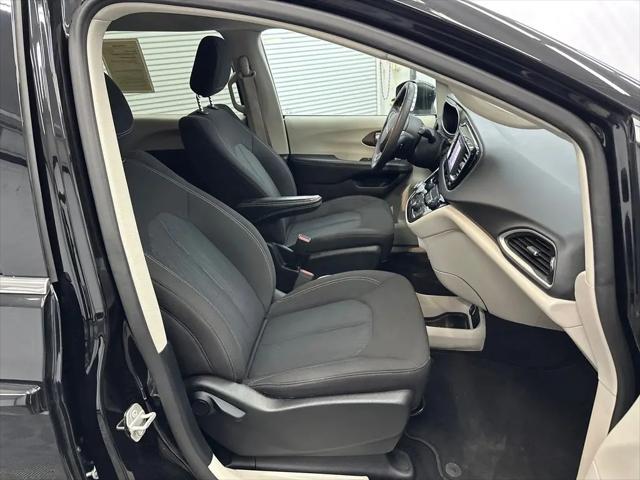 2024 Chrysler Voyager LX