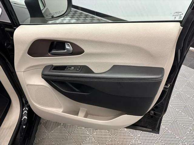 2024 Chrysler Voyager LX