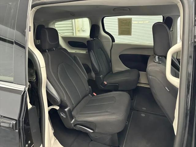 2024 Chrysler Voyager LX